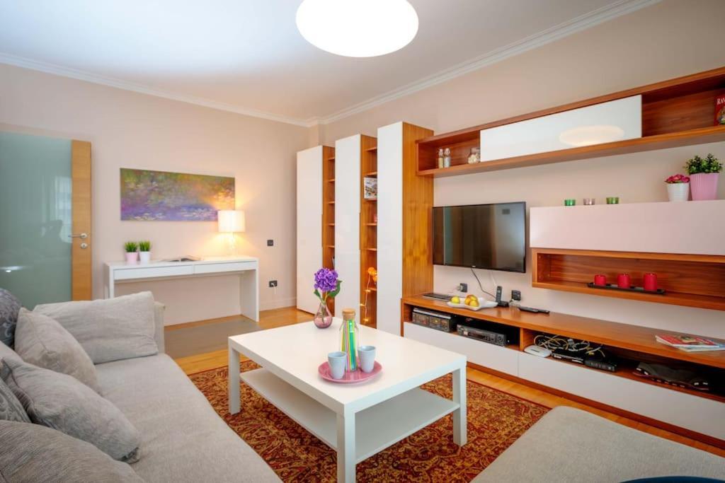 Green Apartment - Top Location, Near City Center! Sofia Ngoại thất bức ảnh