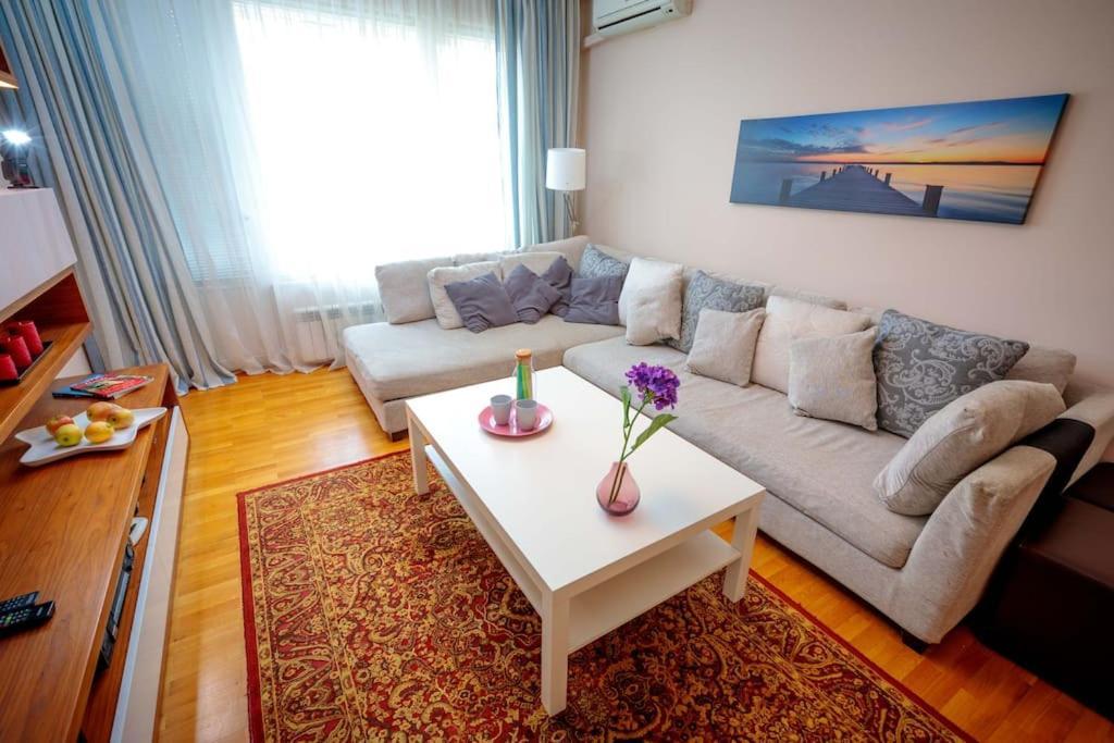 Green Apartment - Top Location, Near City Center! Sofia Ngoại thất bức ảnh