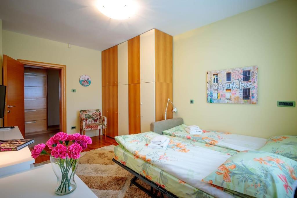 Green Apartment - Top Location, Near City Center! Sofia Ngoại thất bức ảnh